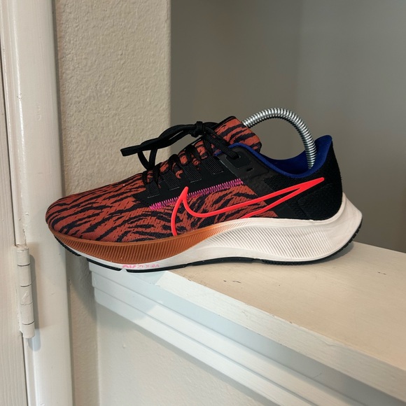 Nike Air Zoom Pegasus 38 Burnt Sunrise Black Running Shoes Women's Size 8 Tiger - Picture 2 of 9